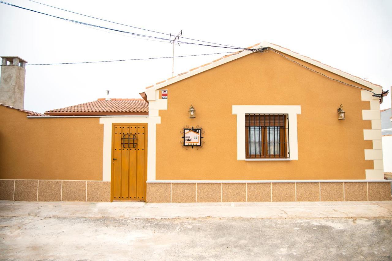 La Casa De Los Bisa Villa Sanchidrian Екстериор снимка
